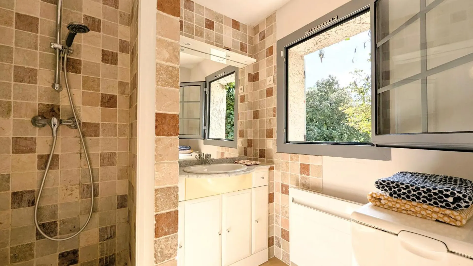 Maison 3 Chambres, Calme Absolu, Piscine, Tennis, Parking, Calanques Roquefort-la-Bedoule Holiday home